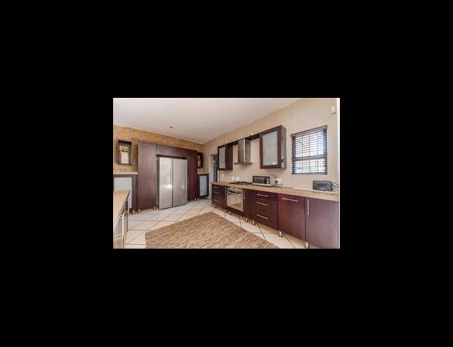 3 BEDROOM PROPERTY TO RENT IN MENLO PARK